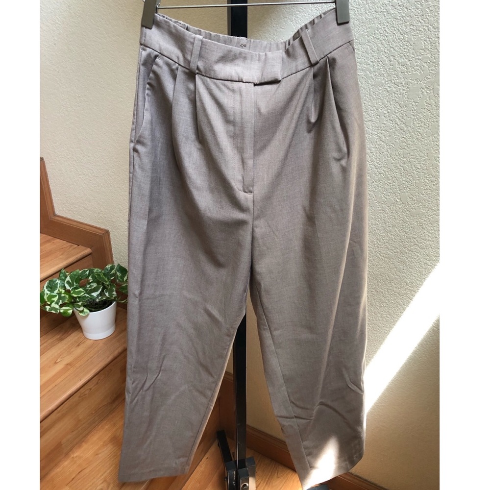 High-Rise Pleated Crop Trouser